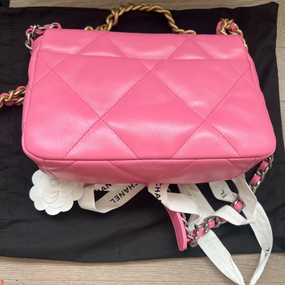 ***SOLD***Chanel 19 bag - Picture 5 of 15